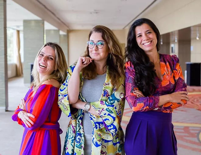 Iniciativa quer promover mais mulheres em cargos de liderança no setor de energia. Na imagem, fundadoras do movimento "Sim, elas existem": Renata Isfer, Fernanda Delgado e Agnes da Costa (da esquerda pra direita) (Foto: Divulgação)