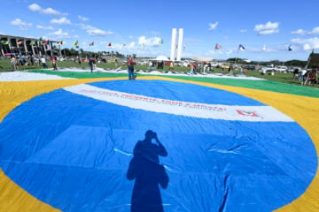 Eleitor está mesmo preocupado com o clima? Na imagem, manifestação "Ato pela Terra" traz à Brasília artistas e integrantes de coletivos pela derrubada do que ambientalistas chamam de “Pacote da Destruição” (Foto: Jefferson Rudy/Agência Senado)