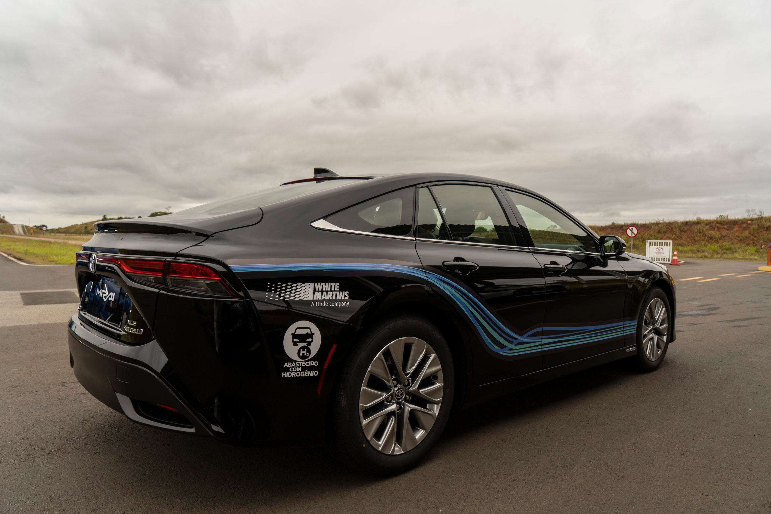 Hidrogênio verde mais barato que gasolina? Na imagem, sedã 'Mirai', da Toyota, movido 100% a hidrogênio (Foto: Divulgação)