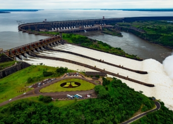 Vista do reservatório e barragem da usina hidrelétrica de Itaipu Binacional (Foto Divulgação)