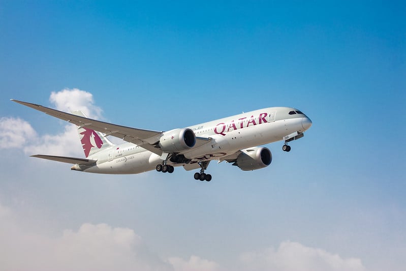 Qatar Airways compra 25 milhões de galões de combustível sustentável de aviação para voos na Califórnia. Na imagem: avião da Qatar Airways durante vôo (Foto: Qatar Airways/Divulgação)