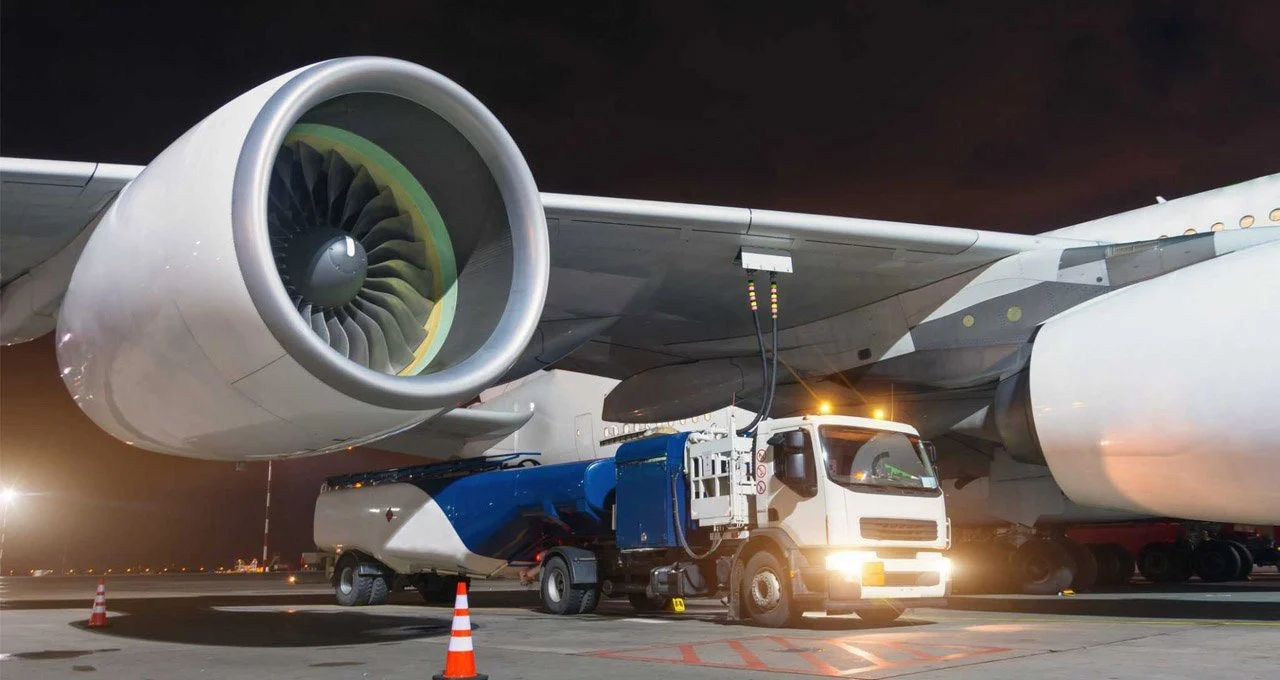 QAV: Cade condena distribuidoras do pool de Guarulhos. Na imagem: abastecimento de aeronave (Foto: Anac/Divulgação)