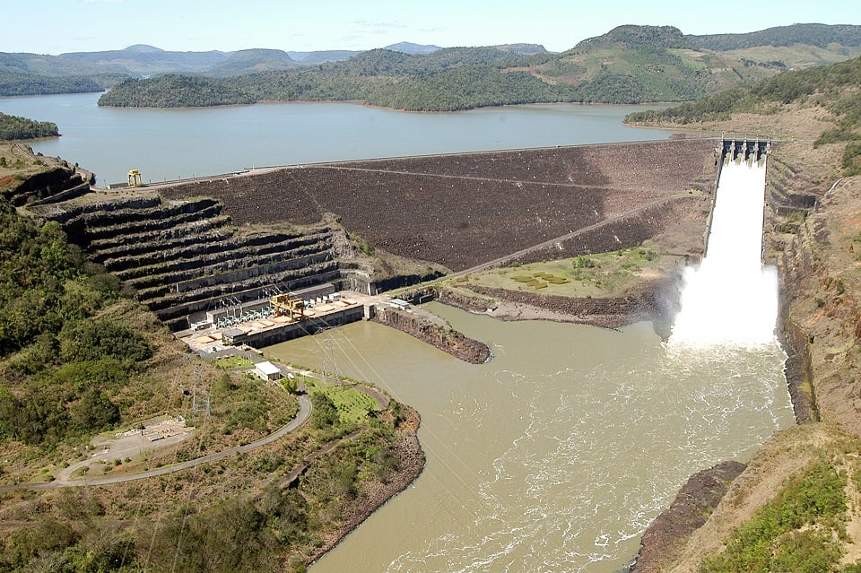 Privatização da Copel e da Compagas ganham força no estado do Paraná. Na imagem: Reservatório da hidrelétrica Governador Bento Munhoz da Rocha Netto (ou UHE Foz do Areia), considerada essencial para impulsionar processo de venda da Copel (Foto: Divulgação)