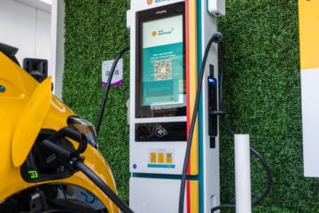 Raízen lança serviço de assinatura de carregamento elétrico para frotistas e concessionárias. Na imagem: ilustração do eletroposto com solução Shell Recharge instalado pela Raízen no Posto Shell Papacidero, no bairro do Limão em São Paulo (Foto: Divulgação)