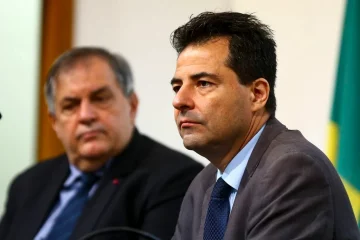 Governo publica portaria de compra e venda futura de CBIO. Na imagem: Os ministros de Ciência, Tecnologia e Inovações, Paulo Alvim [à esquerda], e de Minas e Energia, Adolfo Sachsida [à direita], durante apresentação das medidas tomadas relativas à Iniciativa Mercado Minas e Energia (Foto: Marcelo Camargo/Agência Brasil)