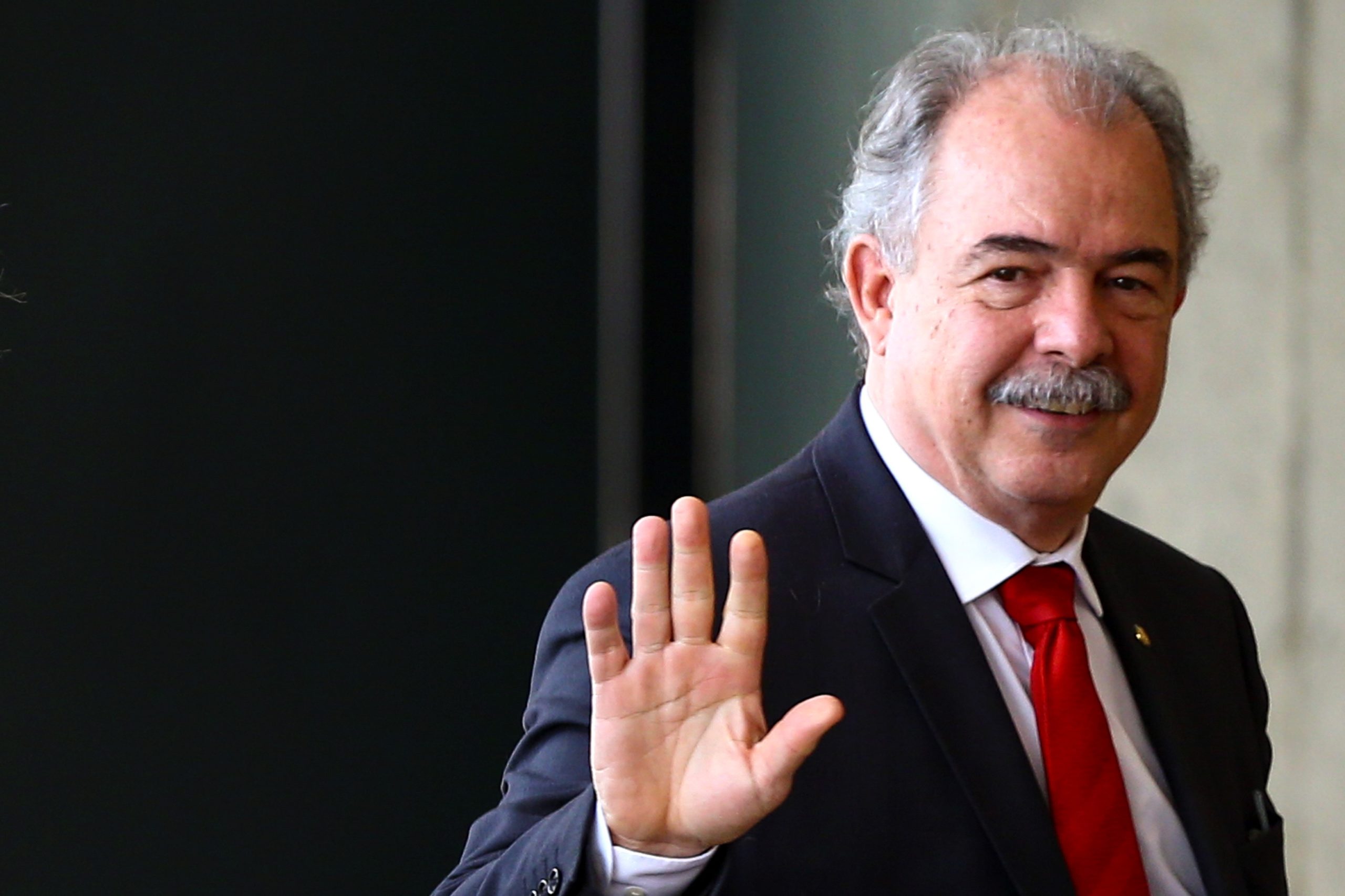 Aloizio Mercadante [na foto] citado como nome para BNDES ou Petrobras. Na imagem: o coordenador da campanha de Lula e ex-ministro de Dilma Rousseff participa de reunião do gabinete da transição de governo (Foto: Marcelo Camargo/Agência Brasil)