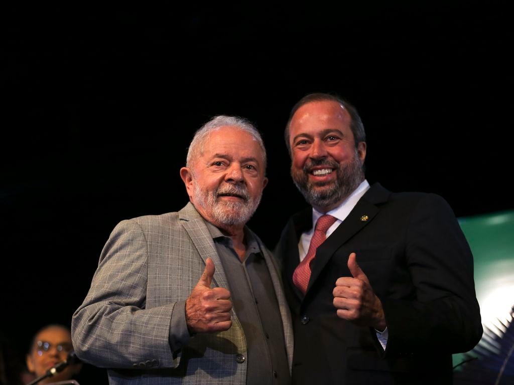 Comando da Petrobras será anunciado em janeiro, diz futuro ministro de Minas e Energia. Na imagem: Presidente eleito Luiz Inácio Lula da Silva e novo ministro de Minas e Energia, Alexandre Silveira (Foto: Foto: José Cruz/Agência Brasil)