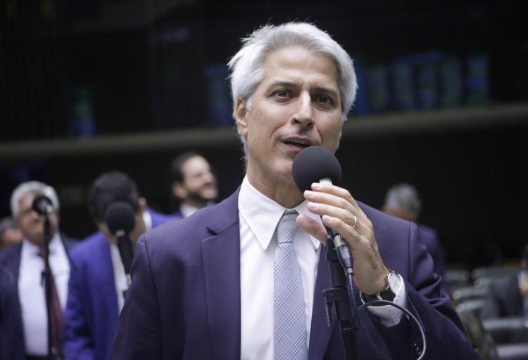 Debêntures verdes avançam na Câmara. Na imagem: Deputado Alessandro Molon (PSB/RJ), relator do projeto na CMADS – Comissão de Meio Ambiente e Desenvolvimento Sustentável (Foto: Paulo Sérgio/Câmara dos Deputados)