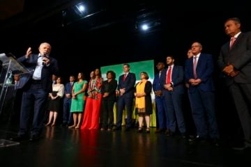 Lula adia escolha de ministro para MME, em disputa por partidos. Na imagem: Presidente eleito, Luiz Inácio Lula da Silva, anuncia 16 novos ministros que comporão seu governo em 2023 (Foto: Marcelo Camargo/Agência Brasil)