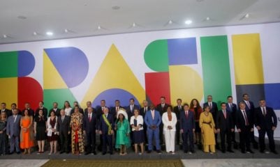 Lula prorroga isenção de impostos sobre combustíveis por 60 dias. Na imagem: cerimônia de posse dos 37 ministros do Governo Lula (Foto: Agência Brasil)