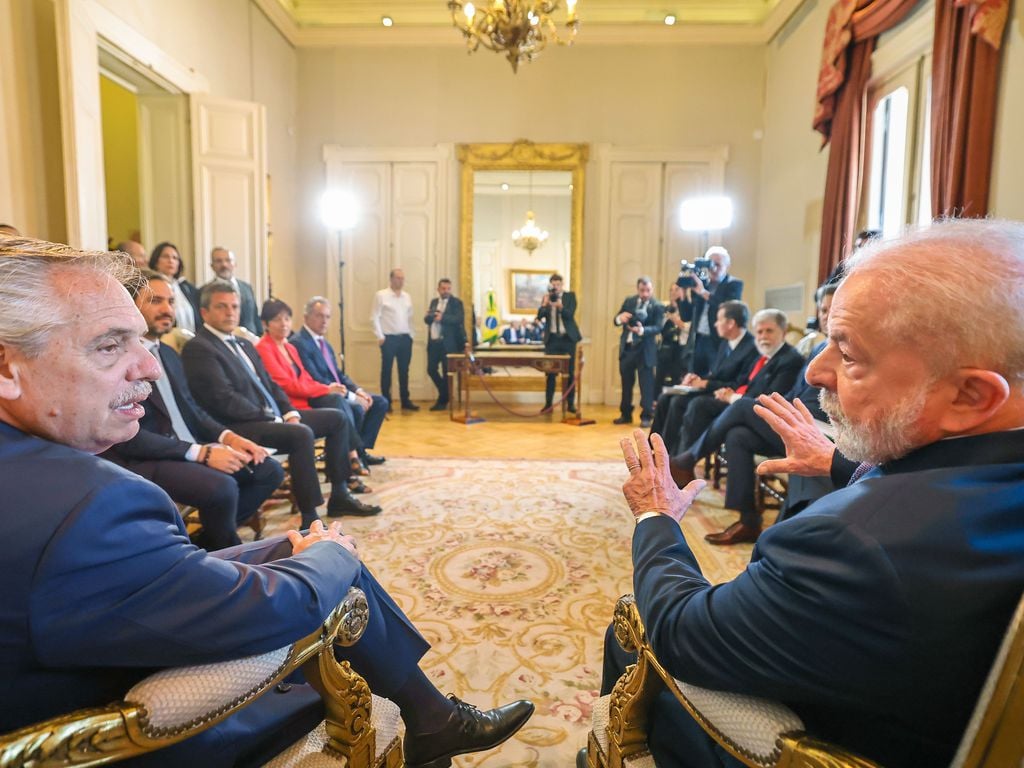 Acordo Brasil-Argentina promete gás barato e parceria em transição energética. Na imagem: Presidente da República, Luiz Inácio Lula da Silva, durante reunião com o Presidente da Argentina, Alberto Fernández (Foto: Ricardo Stuckert/PR)