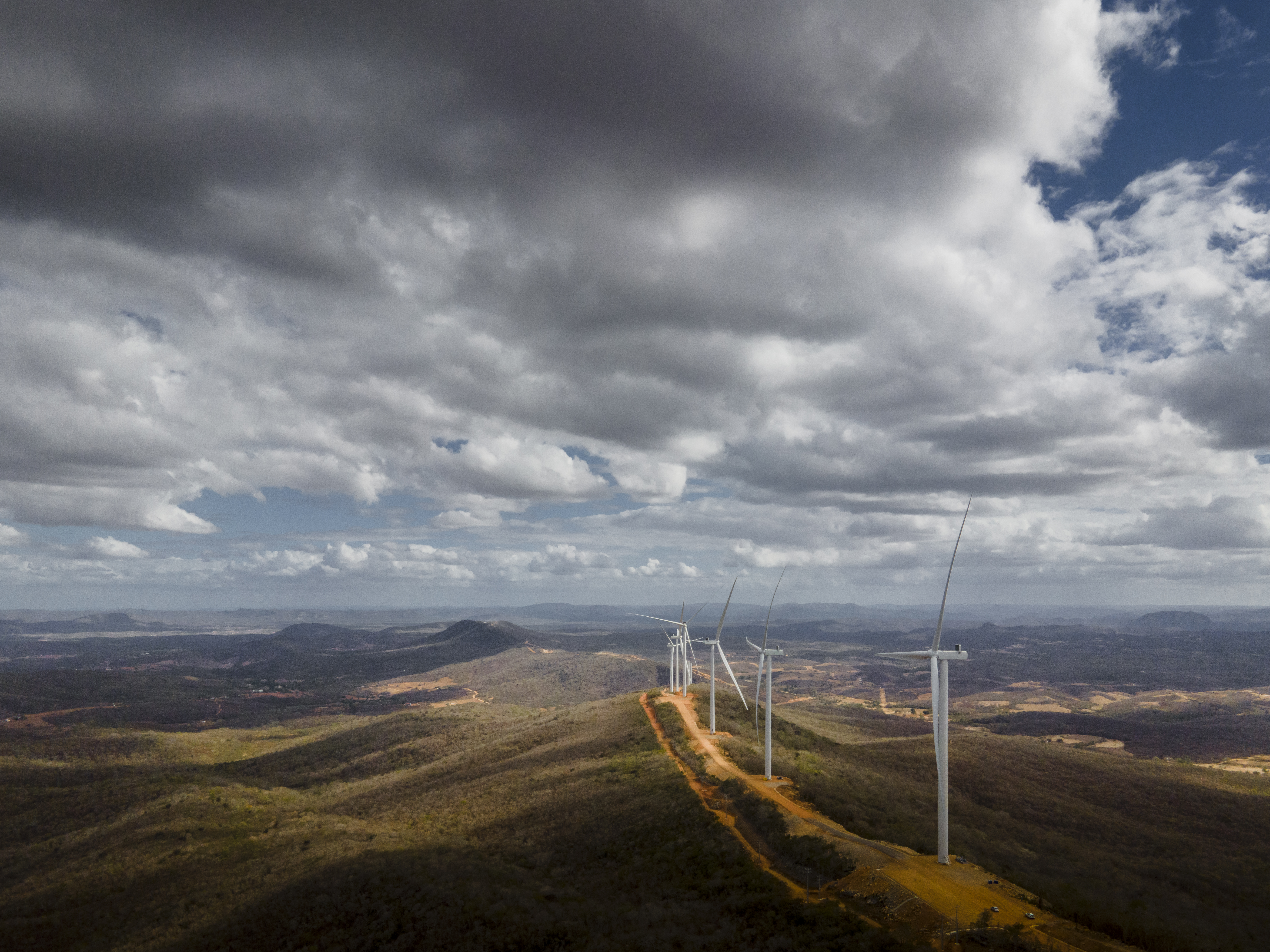 Joint venture entre Casa dos Ventos e TotalEnergies recebe aprovação do Cade. Na imagem: Série de turbinas eólicas em Complexo Eólico Rio do Vento, um dos maiores parques onshore do mundo (Foto: Divulgação Casa dos Ventos)