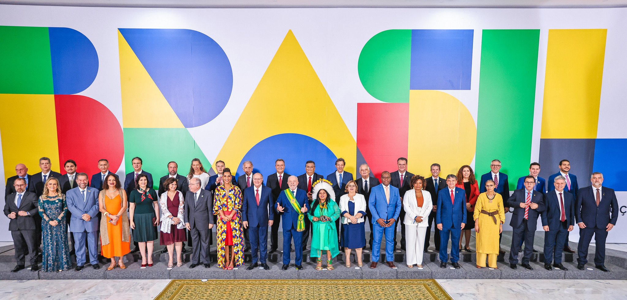 Hidrogênio entra nos discursos, mas e a regulamentação? Na imagem: Cerimônia de posse coletiva de Lula com seus 37 novos ministros, no Palácio do Planalto (Foto: Ricardo Stuckert/PT)