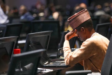 O legado da vigésima sétima edição da Conferência das Partes (COP 27). Na imagem: homem negro no plenário da COP27 (Foto Kiara Worth_UNFCCC)