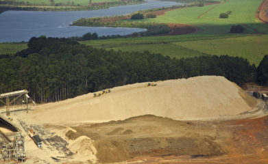 Comercializadora de energia do Itaú recebe certificação de bioeletricidade "Selo Energia Verde". Na imagem: usina São Martinho, produtora de bioeletricidade sucroenergética em São Paulo (Foto: Tadeu Fessel/Unica)