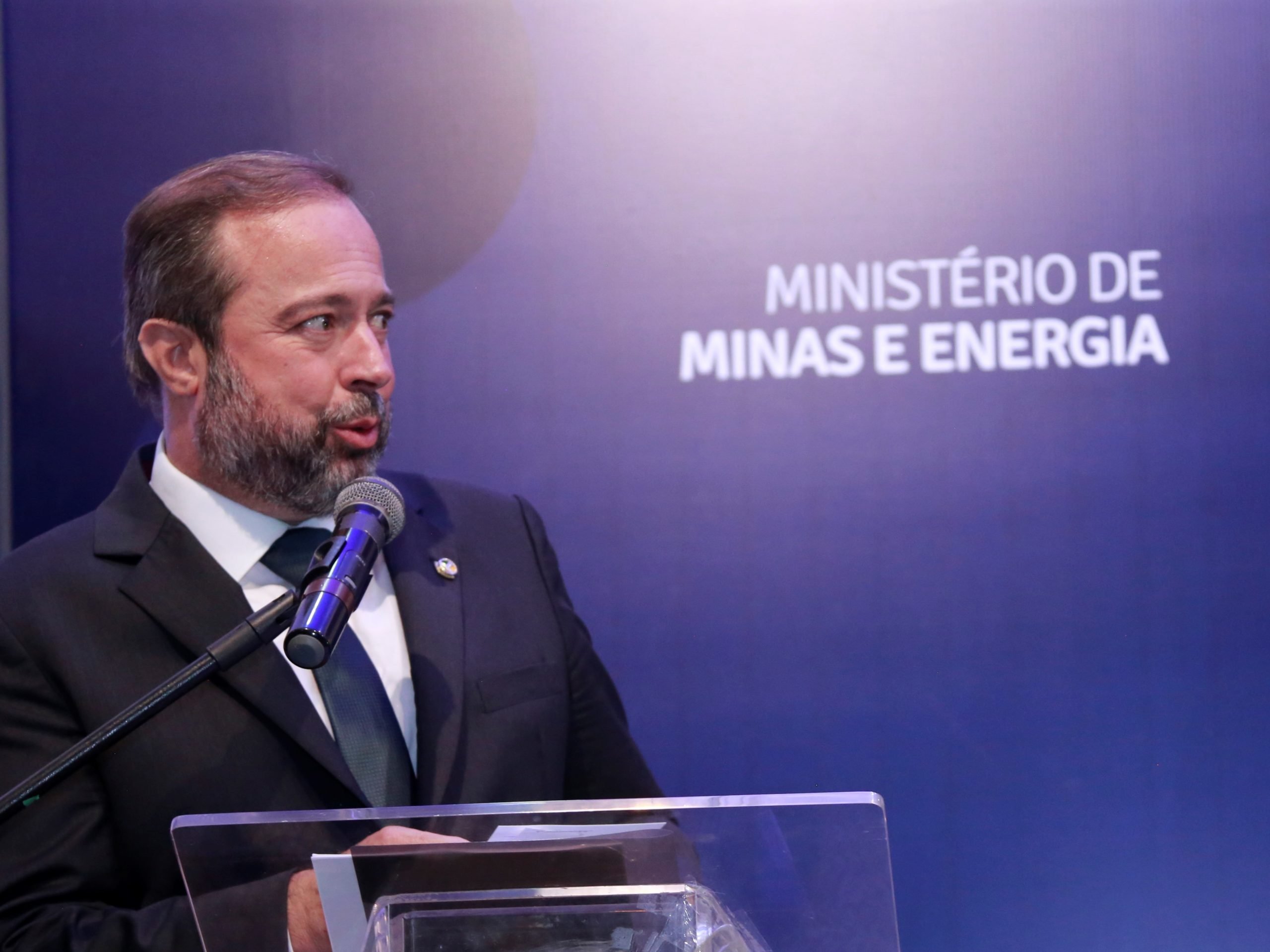 O aceno desenvolvimentista de Alexandre Silveira para o gás e refino no MME. Na imagem: Novo ministro de Minas e Energia, Alexandre Silveira, em seu primeiro discurso oficial no comando da pasta, no CCBB (Foto: Divulgação/MME)