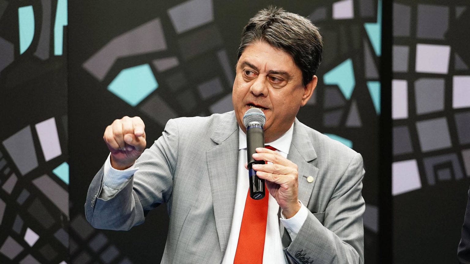 Senacon promete punir abusos; na mira, postos recuam e baixam preços dos combustíveis. Na imagem: Wadih Damous, Secretário Nacional do Consumidor e ex-deputado federal pelo PT do Rio (Foto: Will Shutter/Câmara dos Deputados)