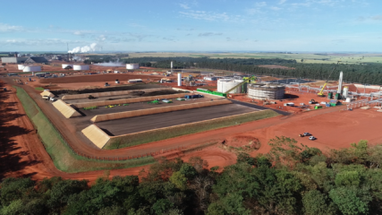 GasBrasiliano começa a operar 1º gasoduto isolado de distribuição de biometano. Na imagem: vista aérea da planta de biometano do grupo Cocal em Narandiba/SP (Foto: Divulgação/Copersucar)