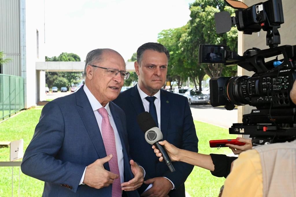 Ministros da Indústria e Comércio, Geraldo Alckmin, e da Agricultura, Carlos Fávaro: defesa pelo aumento da mistura de biodiesel – resta saber como (Cadu Gomes/VPR)