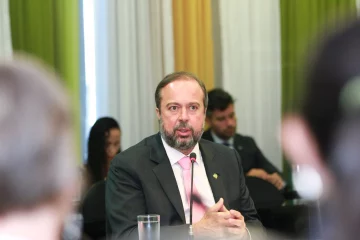 Petrobras reafirma que vai manter a venda de ativos. Na imagem: Alexandre Silveira, ministro de Minas e Energia, durante sua primeira reunião do CMSE (Foto: Tauan Alencar/MME)