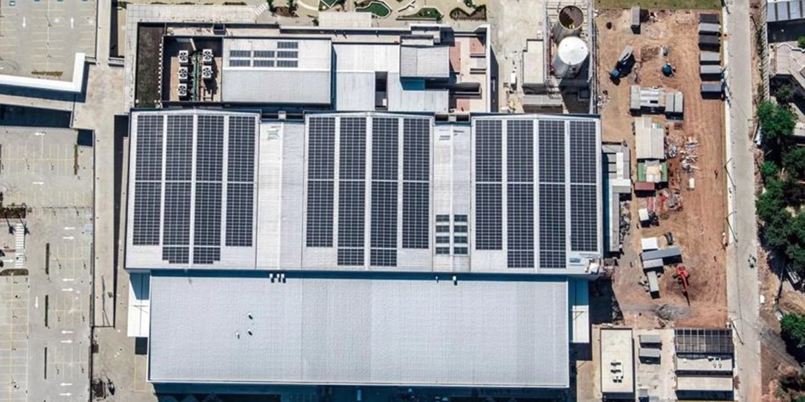 Mercado Livre avança e consumidor que estava no limbo é beneficiado. Na imagem: Foto aérea de usina solar fotovoltaica construída pela EDP para a Globo, em Recife (Foto: Divulgação/EDP)