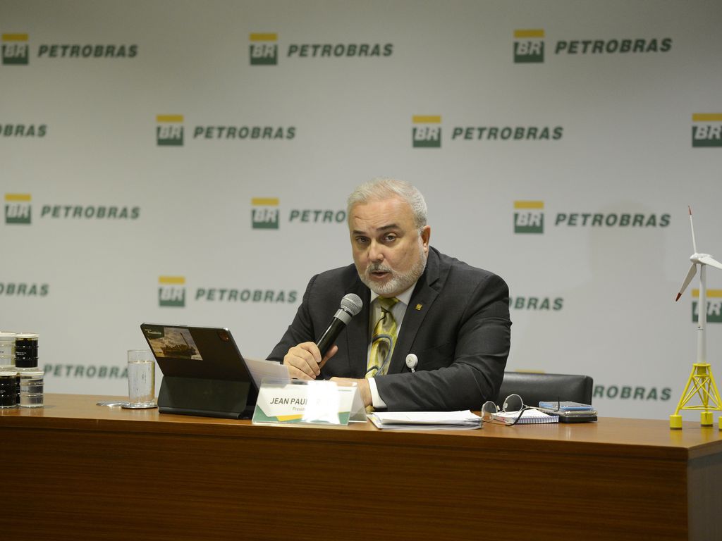 Após encontro com trabalhadores da Petrobras e sindicalistas, Jean Paul Prates disse que a empresa vai fazer novos investimentos em diversos estados e 'em novas matrizes e operações' (Tomaz Silva/Agência Brasil)