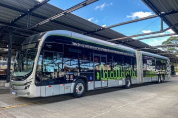 Curitiba começa a testar ônibus para plano de eletromobilidade. Na imagem: Ônibus articulado 100% elétrico; Modelo Attivi Express tem capacidade para 170 passageiros, autonomia de 250 km e carregamento de bateria em quatro horas (Foto: Divulgação/Marcopolo)