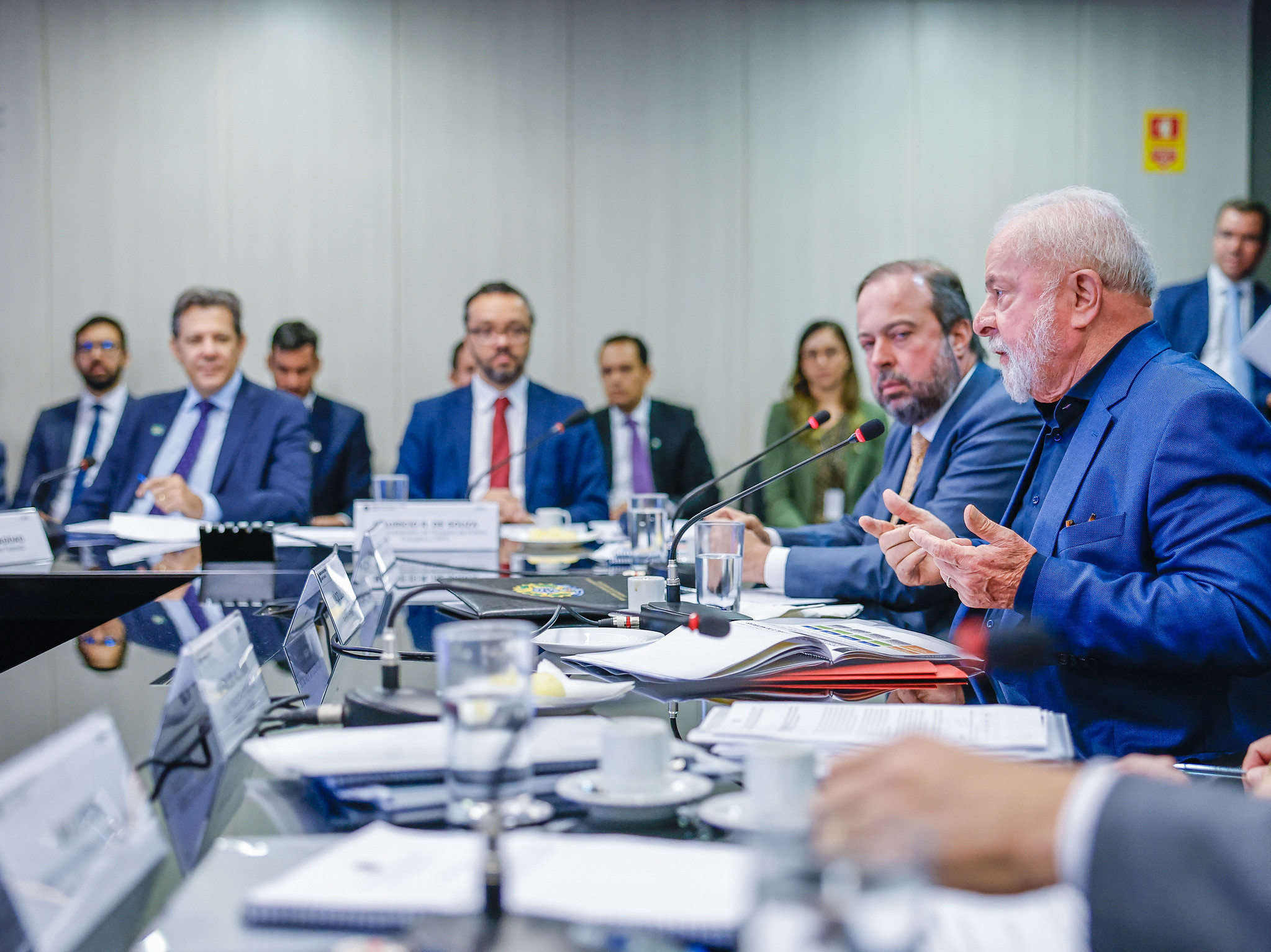 Primeira reunião do CNPE do novo governo reuniu Lula e demais ministros, em março (Foto: Ricardo Stuckert/PR)