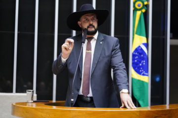 Deputado Federal Zé Trovão (PL/SC) durante sessão deliberativa extraordinária (Foto: Pablo Valadares/Câmara dos Deputados)