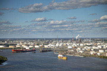 ExxonMobil fecha contrato com Honeywell para produção de hidrogênio azul no Texas. Na imagem: instalações em Baytown, da ExxonMobil, no Texas (Foto: Divulgação)