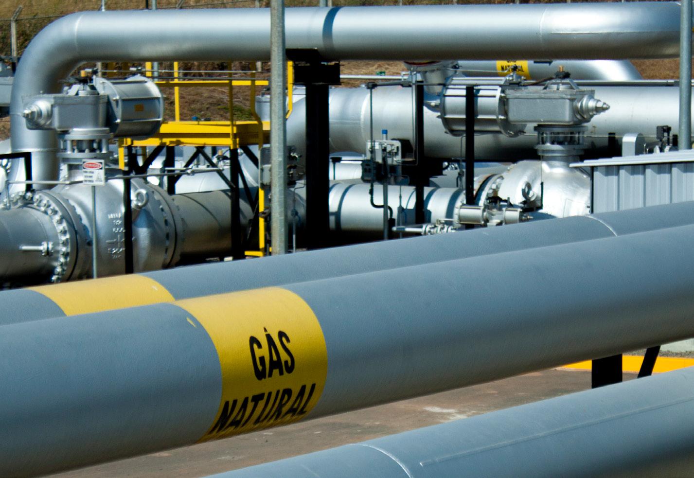 A geografia da abertura do mercado de gás. Na imagem: Planta do Gasbol (Gasoduto Bolívia-Brasil), da TBG. Dutos de transporte de gás natural na cor prata com sinalizações em amarelo (Foto: Divulgação TBG)