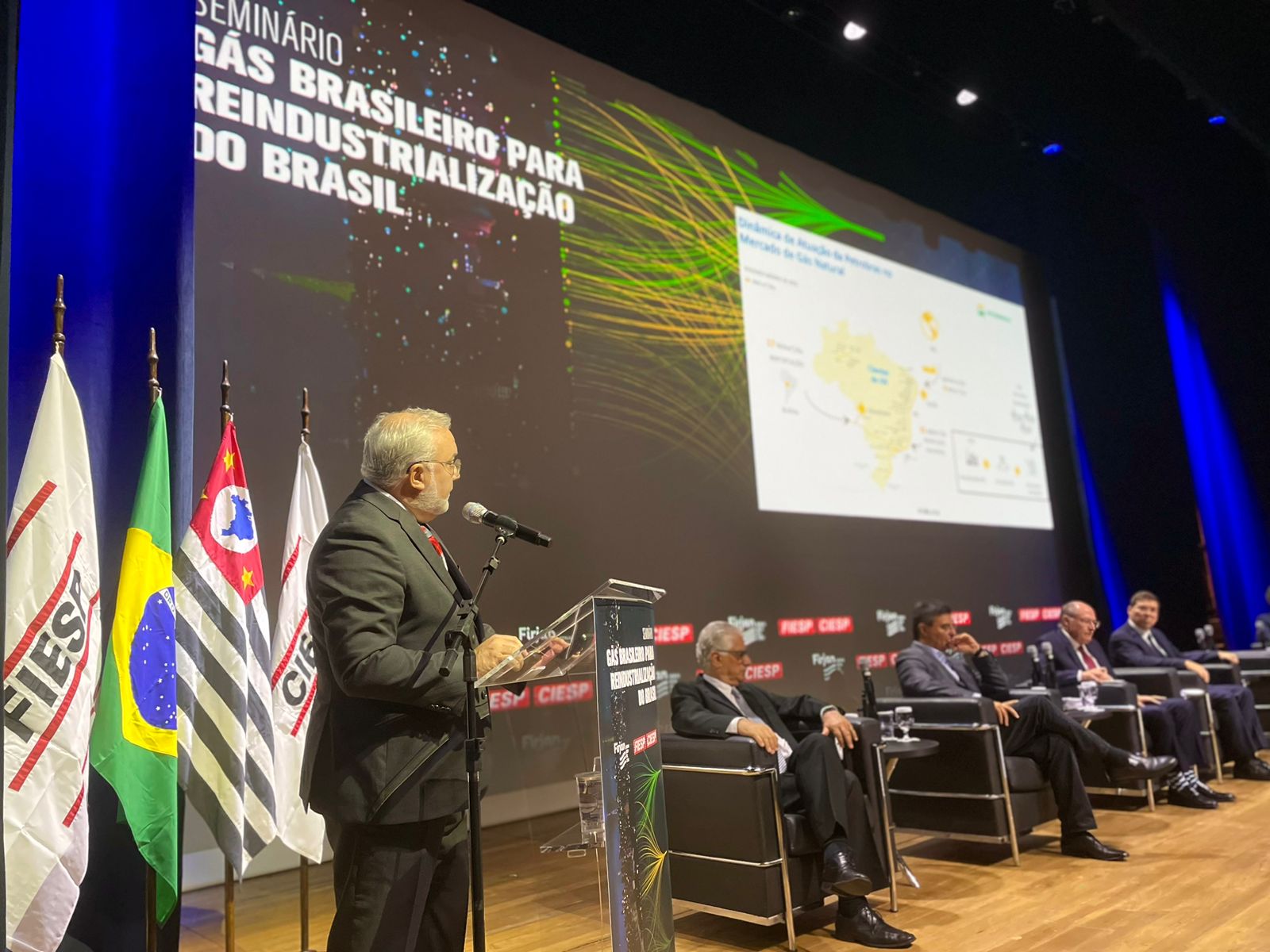 Petrobras vai contestar acordo para venda de refinarias no Cade. Na imagem: Jean Paul Prates detalha posições da Petrobras para o mercado de gás durante evento na Fiesp (Foto: Pedro Torres/Agência Petrobras)