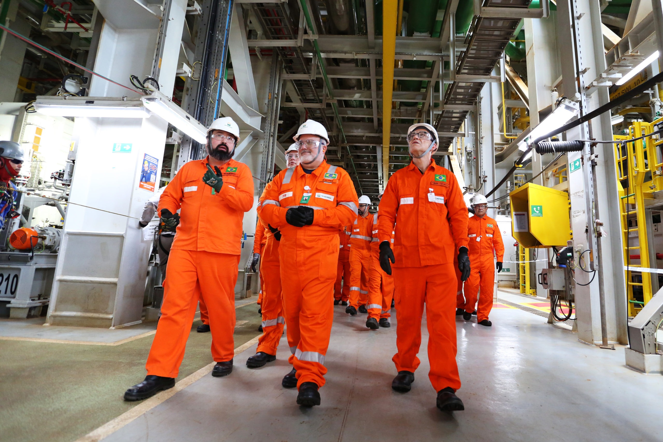 Presidente da Petrobras defende fim da venda do controle da TBG. Na imagem: Jean Paul Prates e equipes da Petrobras na futura plataforma do campo de Marlim, FPSO Anita Garibaldi, em obras no estaleiro capixaba Jurong Aracruz (Foto: Fernando Pereira/Agência Petrobras)