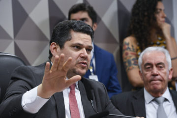 A negativa do Ibama para perfuração na Foz do Amazonas é um “desrespeito ao povo amapaense”, diz o senador Davi Alcolumbre 