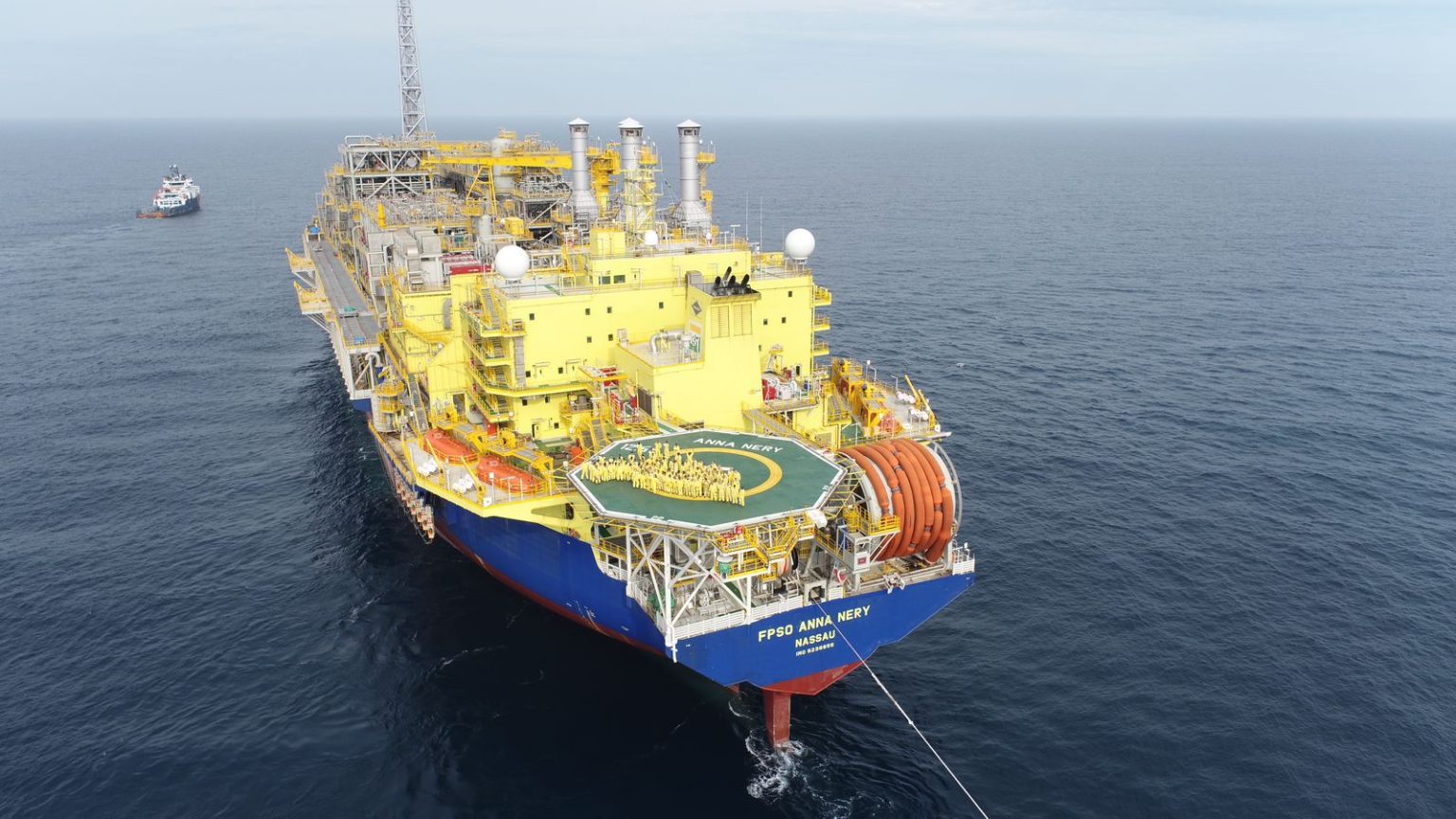 Petrobras inicia o maior projeto de revitalização de campos offshore do mundo na Bacia de Campos. Na imagem: FPSO Anna Nery, que opera na revitalização dos campos de Marlim e Voador na Bacia de Campos (Foto: Divulgação Petrobras)