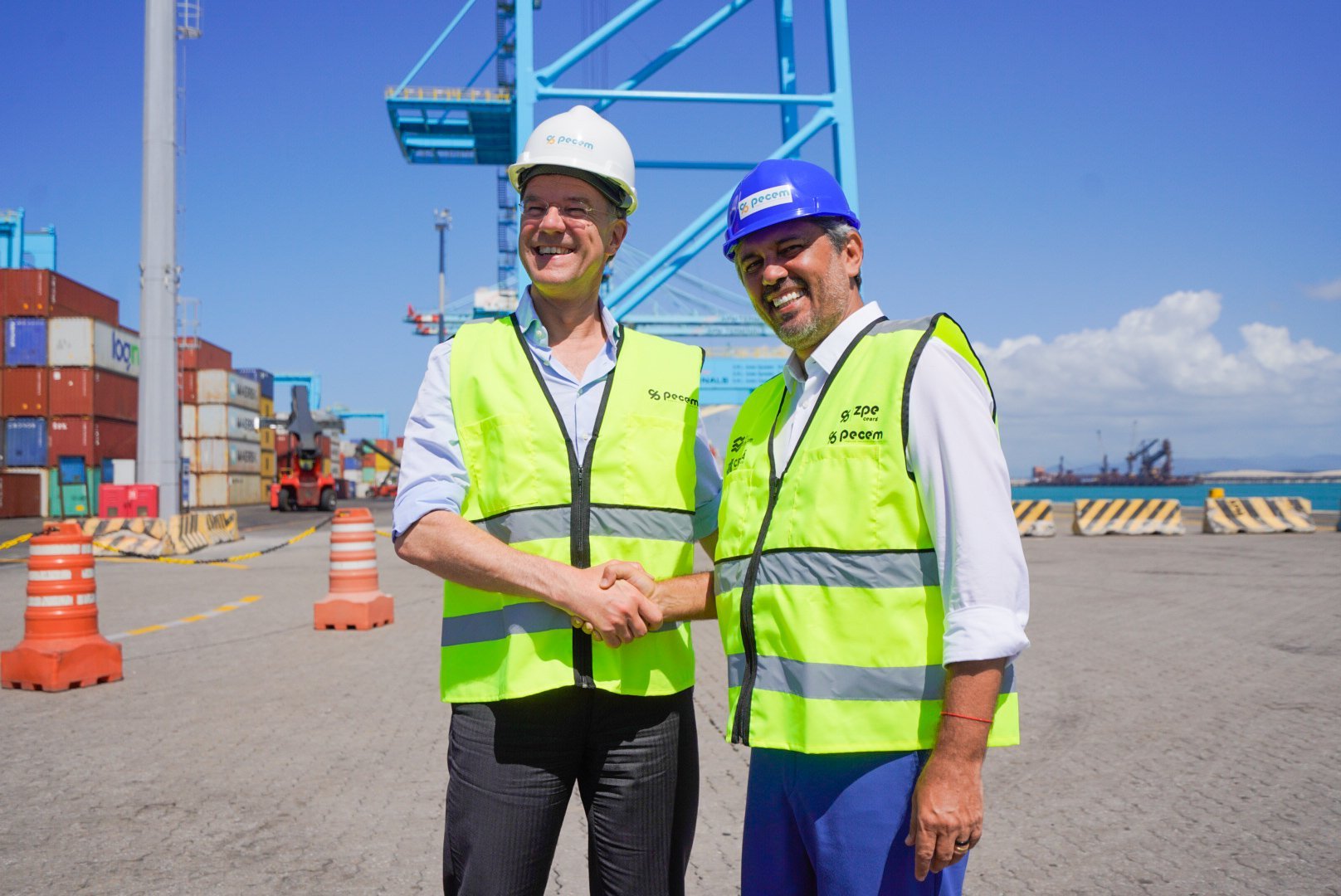 Países Baixos firmam parceria com Ceará para impulsionar hidrogênio verde. Na imagem: Elmano de Freitas (PT), governador do Ceará, com o primeiro-ministro dos Países Baixos, Mark Rutte, assinam acordo para corredor marítimo de Hidrogênio Verde entre o Pecém e Roterdã (Foto: Twitter/Elmano de Freitas)