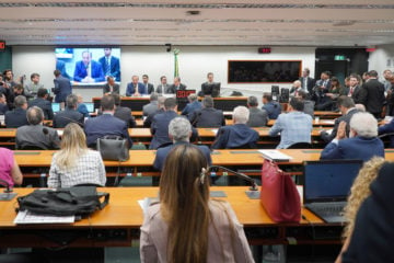 Programa para oferta de gás natural pode gerar R$ 95 bi em investimentos, estima EPE. Na imagem: Ministro Alexandre Silveira e secretários do MME apresentam estimativas do Gás para Empregar na CME, na Câmara (Foto: Will Shutter/Câmara dos Deputados)