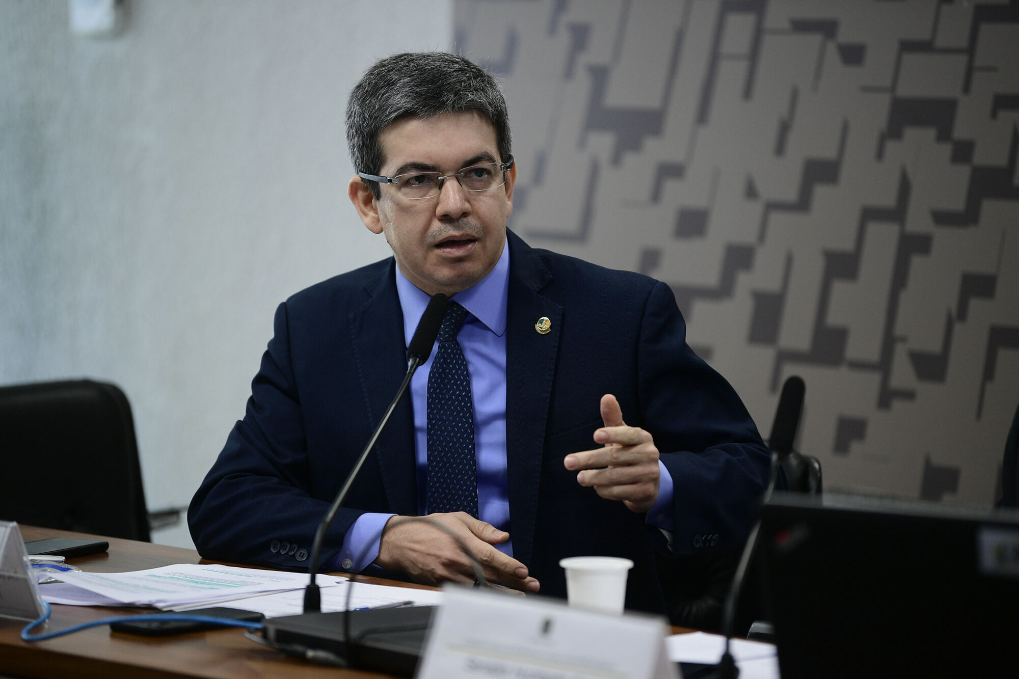 Líder do governo, Randolfe deixa a Rede, partido de Marina Silva. Na imagem: Randolfe Rodrigues, líder do governo no Senado (Foto: Pedro França/Agência Senado)