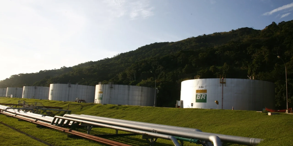 Os planos da nova Transpetro. Na imagem: Tanques de armazenamento de combustíveis em planta da Transpetro (Foto: Divulgação)