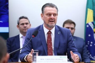 Governo Lula não está considerando taxar exportações do agro, diz Fávaro. Na imagem: Carlos Fávaro, ministro da Agricultura, Pecuária e Abastecimento do governo Lula 3 (Foto: Vinicius Loures/Câmara dos Deputados)