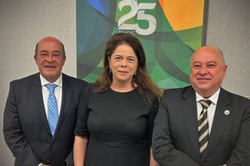 ONS escolhe primeira mulher para presidir conselho de administração. Na imagem: Luiz Carlos Ciocchi (esq.), diretor-geral do ONS; Solange Ribeiro (centro), presidente do Conselho de Administração do ONS; e Ramon Sade Haddad (dir.), vice-presidente do Conselho de Administração do ONS (Foto: Divulgação)