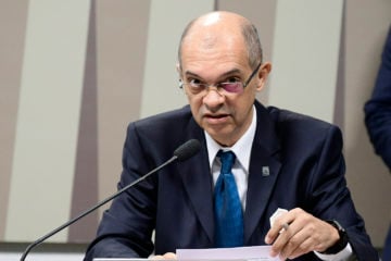 Depois do Subida da Serra, ANP terá mais conflitos federativos pela frente no mercado de gás. Na imagem: Diretor da ANP, Claudio Jorge, durante audiência da Comissão de Serviços de Infraestrutura, no Senado (Foto: Pedro França/Agência Senado)