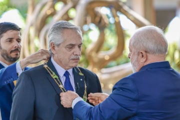 Crédito do BNDES para gasoduto argentino fará parte de financiamento amplo de exportações, diz Lula. Na imagem: Luiz Inácio Lula da Silva recebe o presidente da Argentina, Alberto Fernández, no Palácio Itamaraty, em Brasília em 26/6/23 (Foto: Ricardo Stuckert/PR)