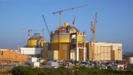 Paquistão e China assinam acordo de US$ 4,8 bilhões para usina nuclear. Na imagem: Construção de dois reatores de água pressurizada (PWRs) na usina nuclear de Kudankulam, na Índia (Foto: Petr Pavlicek/AIEA)