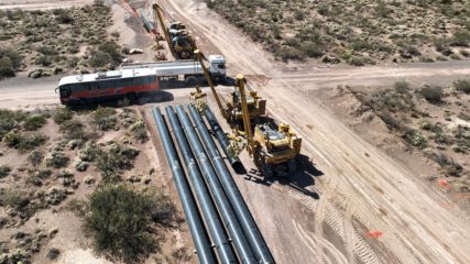 Argentina começa a operar gasoduto de projeto que busca capital no Brasil. Na imagem: Construção do Gasoduto Néstor Kirchner avança na colocação de 573 km de dutos (Foto: Telam)