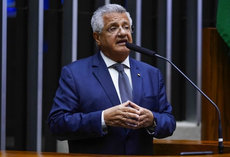 Comissão Especial da Transição Energética é instalada na Câmara dos Deputados. Na imagem: Deputado Bacelar (PV-BA) no plenário da Câmara (Foto: Pablo Valadares/Câmara dos Deputados)