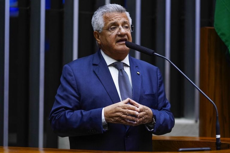 Comissão Especial da Transição Energética é instalada na Câmara dos Deputados. Na imagem: Deputado Bacelar (PV-BA) no plenário da Câmara (Foto: Pablo Valadares/Câmara dos Deputados)