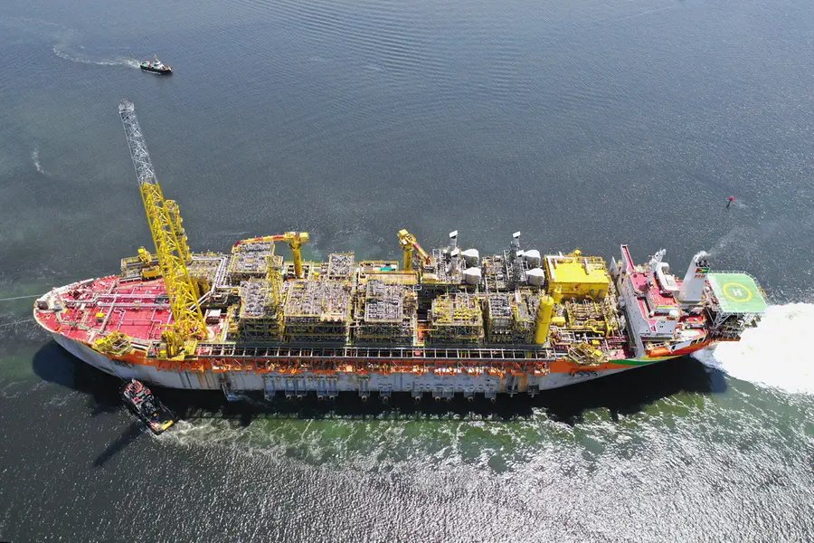 Leilão de petróleo na Guiana recebe propostas por 8 dos 14 blocos ofertados; país revisou marco legal do setor. Na imagem: FPSO Liza Unity em operação no offshore da Guiana (Foto: Divulgação Exxon Mobil)