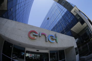 Tarifa de energia da Enel SP vai cair 2,24% em média, decide Aneel. Na imagem: Fachada da sede da Enel no Rio de Janeiro (Foto: Divulgação Enel)