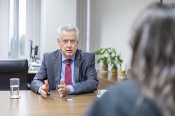 Ambiente político é ‘muito favorável’ à aprovação do mercado regulado de carbono, avalia Rollemberg. Na imagem: Rodrigo Rollemberg, Secretário de Economia Verde do MDIC, em entrevista à agência epbr (Foto: Vitor Avila/epbr)